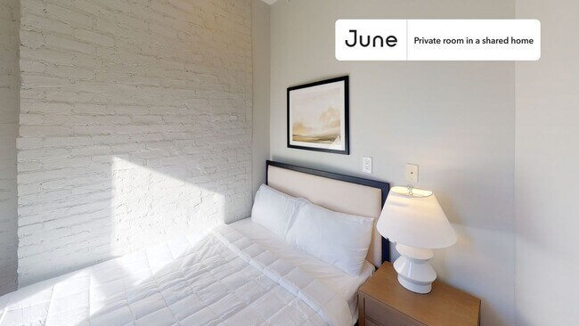 Foto del edificio - Room in Shared 2 bed/1 bath home