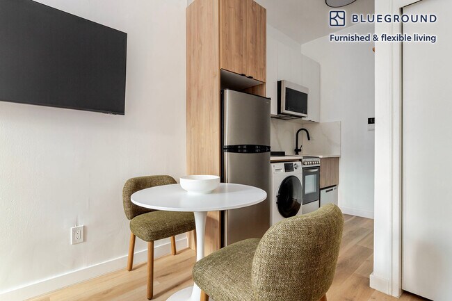 Foto del edificio - 216 E 13th St