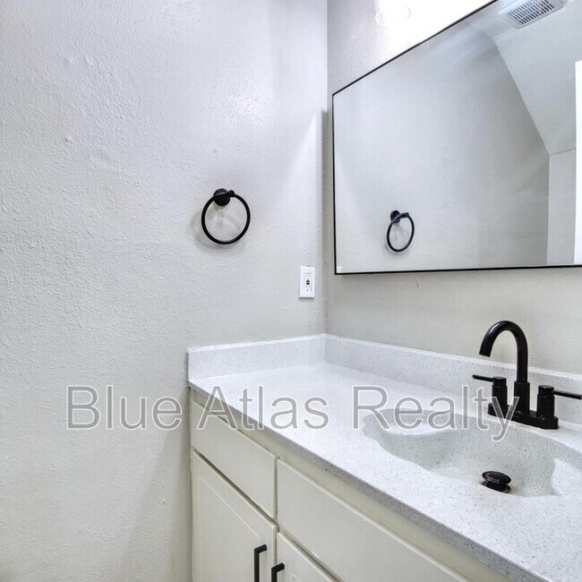 Building Photo - 2302 Indigo Ln