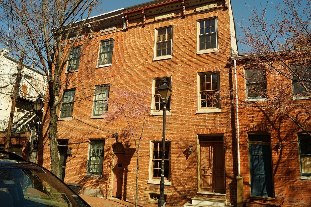 Primary Photo - 1604 Lancaster St