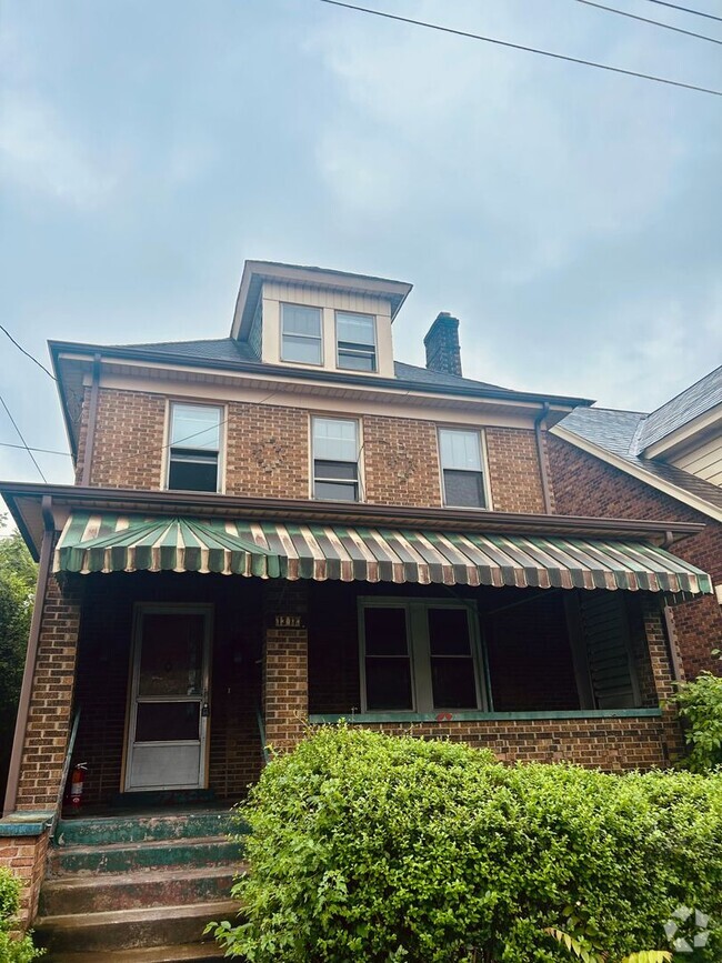 Building Photo - 1311 Oakhill St