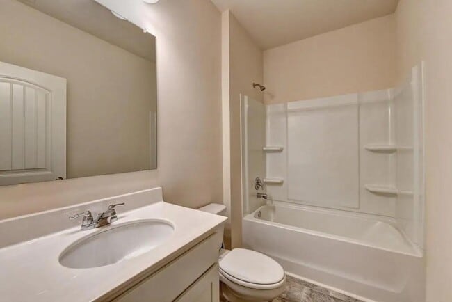 Building Photo - 162 Valimar Dr