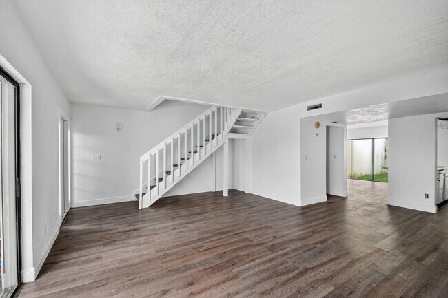 Foto del edificio - 1405 White Pine Dr