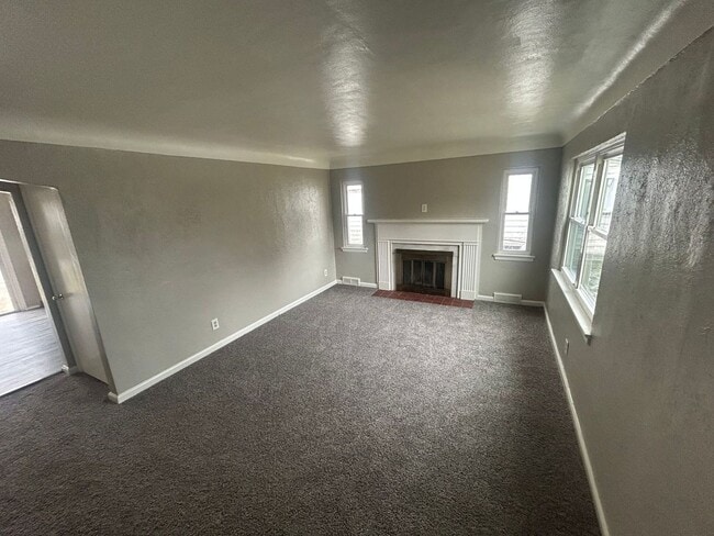 Building Photo - Charming 3-Bedroom Home Near North Toledo