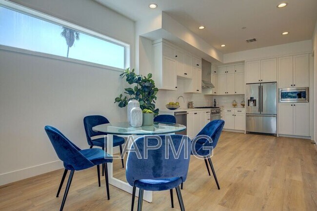 Building Photo - 6018 Comey Ave
