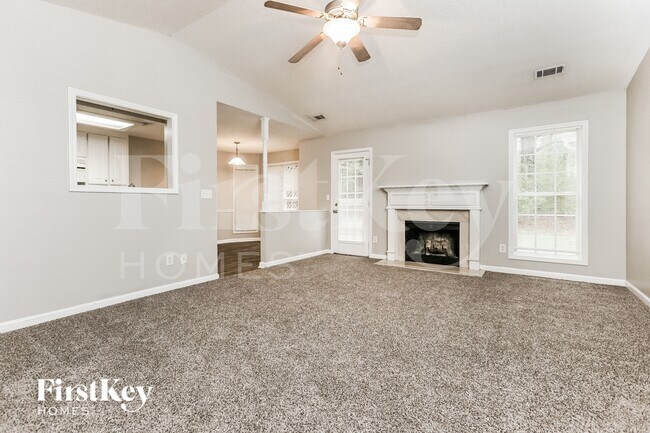 Foto del edificio - 352 Centennial Dr