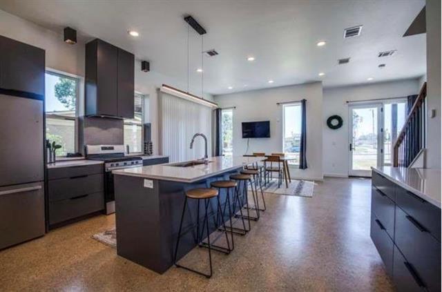 Building Photo - 10803 Mandalay Dr