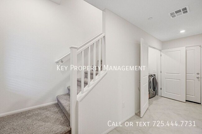 Building Photo - Brand New 4 Br 3.5 Ba Townhome with 2 Car ...