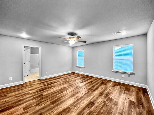 Foto del edificio - Cute open floor plan 3- bedroom, 2- bathro...