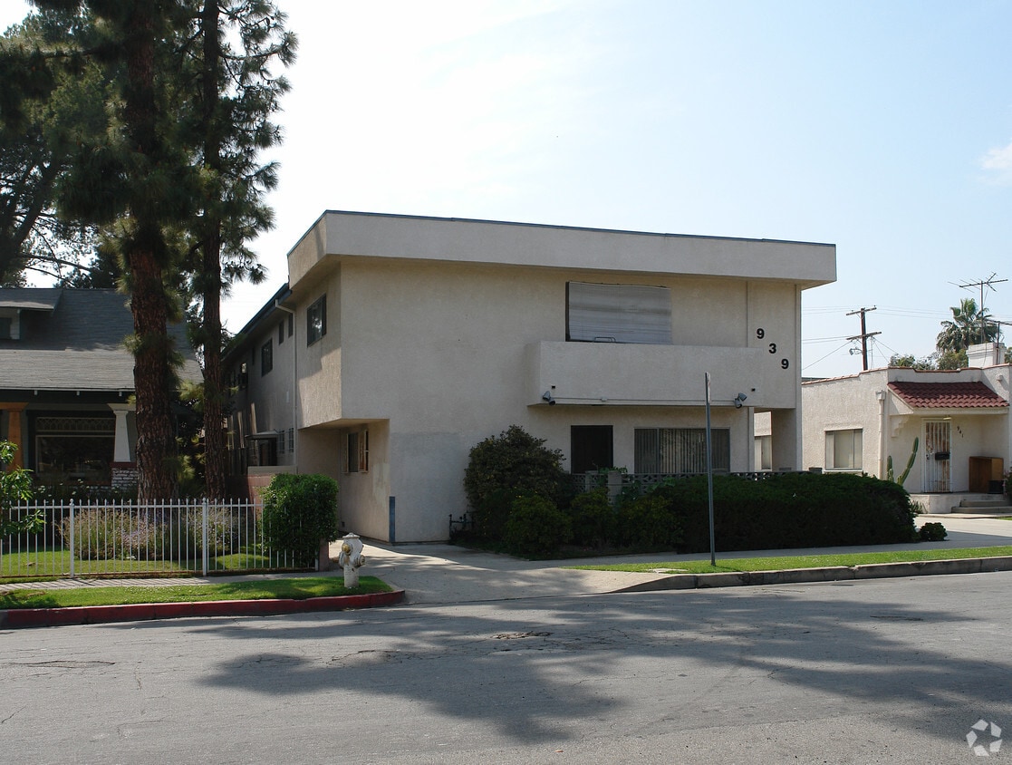 Building Photo - 939-941 N Hobart Blvd