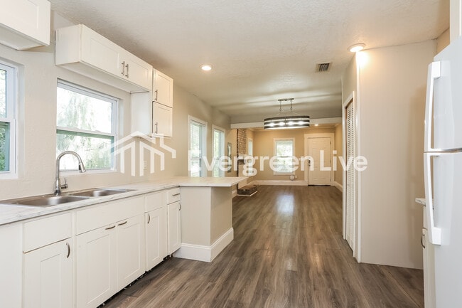 Foto del edificio - 808 Westbrook Rd