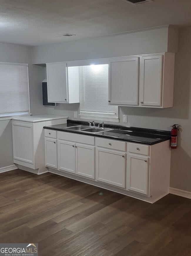 Foto del edificio - 1710 W Highland Ave