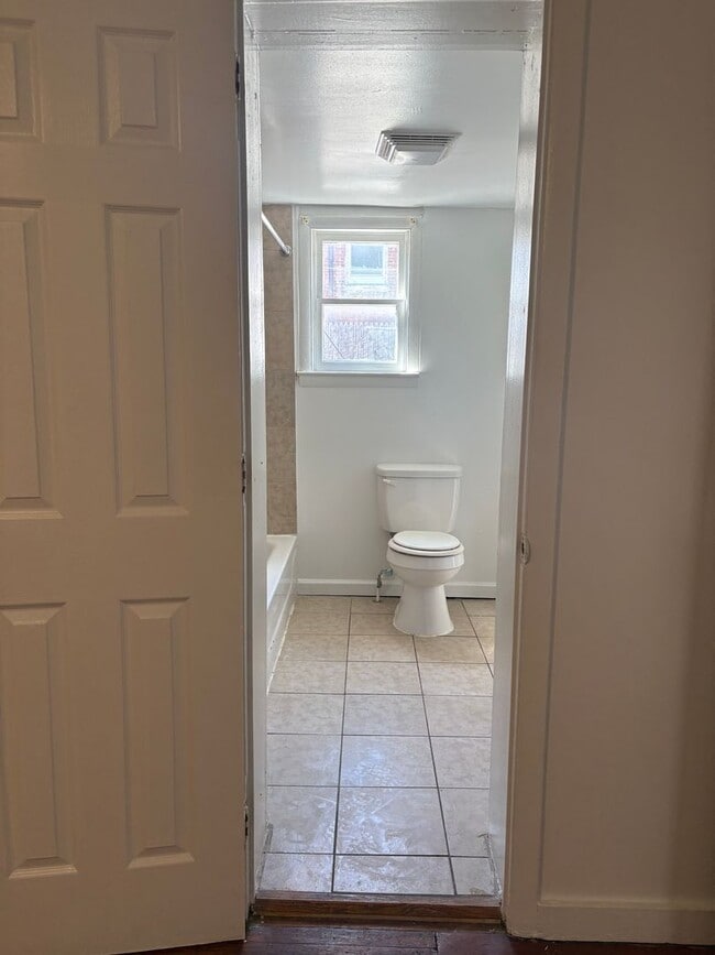 Foto del edificio - 1st Floor 1 Bedroom-East End York City SD