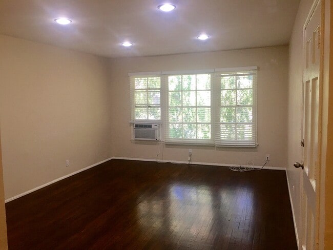 Living Room Facing Front - 5961 Cahuenga Blvd