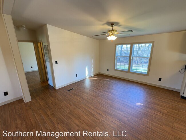 Building Photo - 3 br, 1.5 bath House - 164 W. Bruce Road