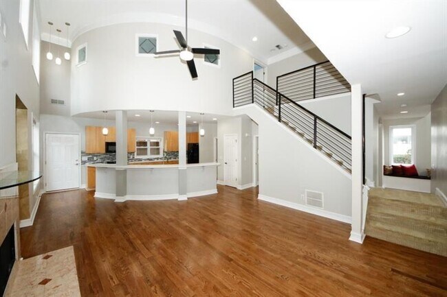 Foto del edificio - 1354 Brookhaven Village Cir NE