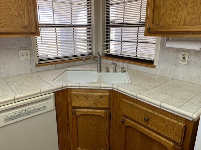 cocina - 654 N Inyo St