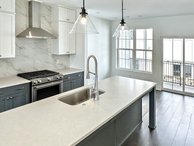 Building Photo - 201 New St