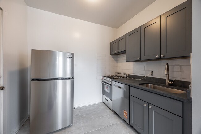 Building Photo - 1319 W Estes Ave