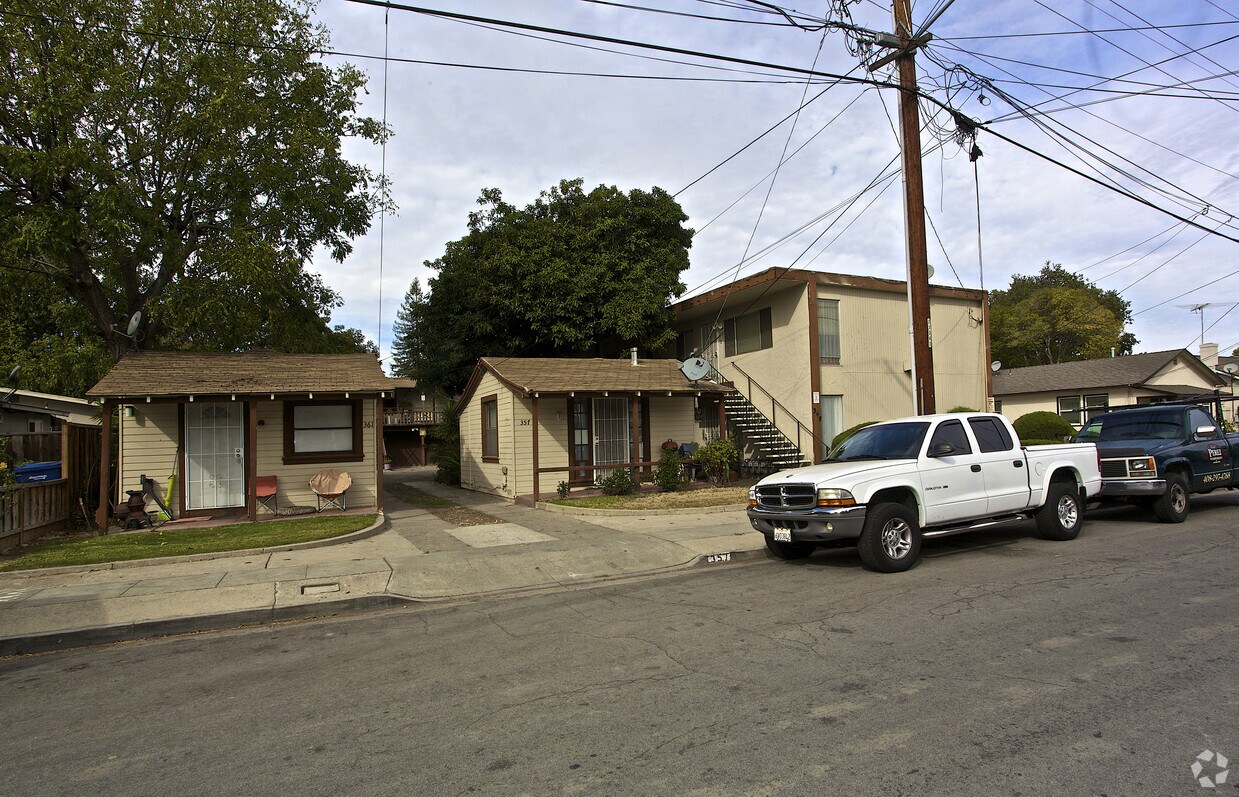 Primary Photo - 357 Richmond Ave