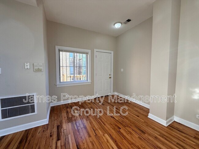 Foto del edificio - 2213 W Washington Blvd