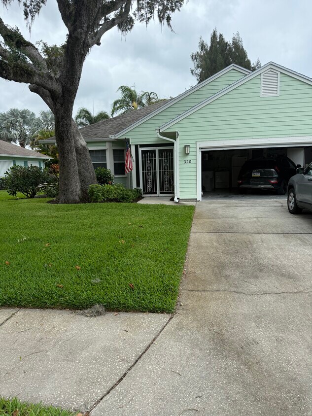 Foto principal - 320 Garden Grove Pky