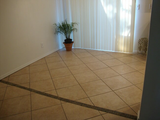 Building Photo - 262 S Santa Fe Ave