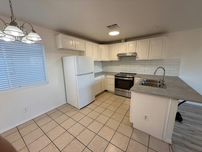 Foto del edificio - 1926 Haskell Rd