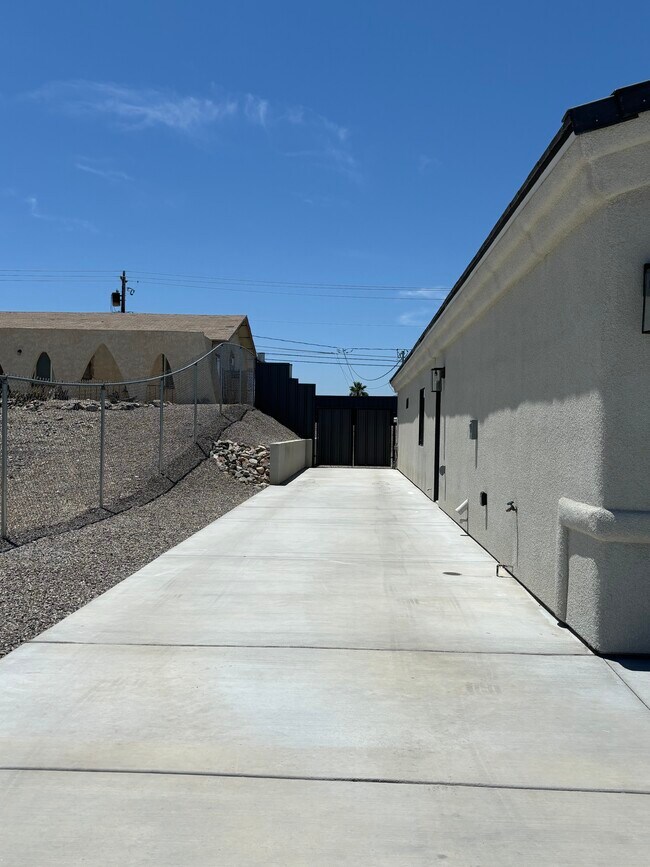 Building Photo - 1790 Palo Verde Blvd S