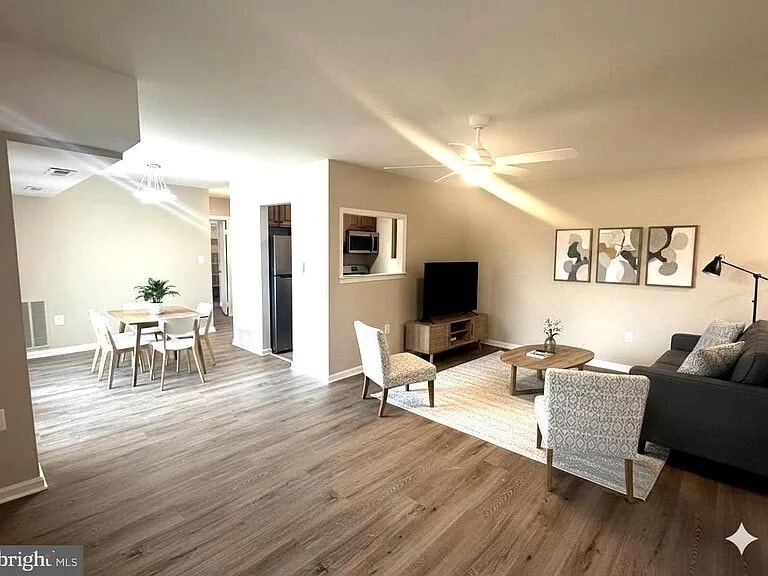 Foto del edificio - 12701 Dara Dr