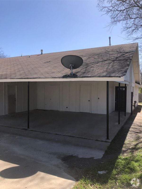 Building Photo - 1621 Rutland Dr
