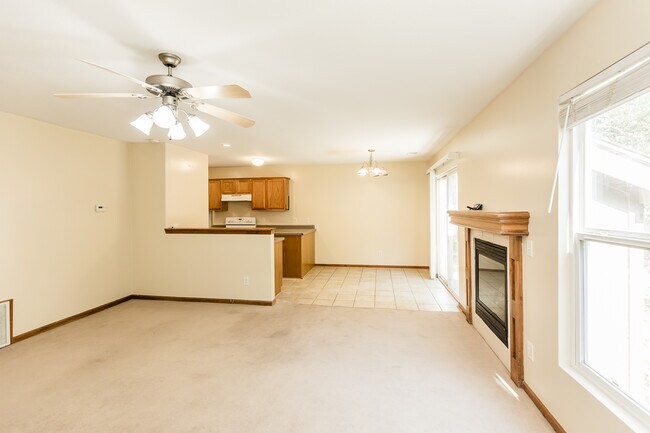 Building Photo - 2526 Deerfield Blvd