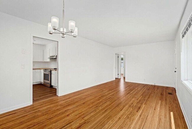 Foto del edificio - 2118 Crystal Dr