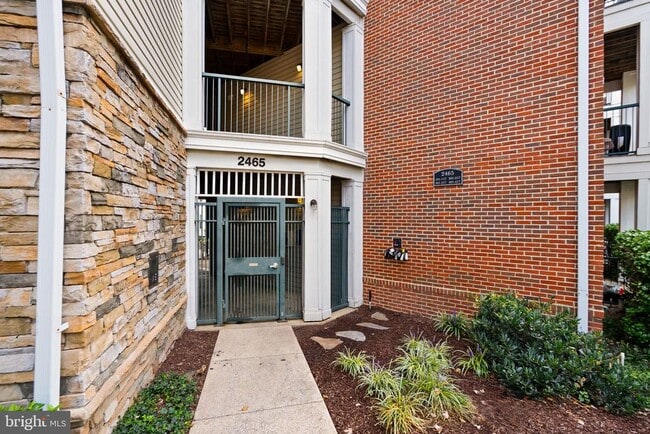 Foto del edificio - 2465 Army Navy Dr