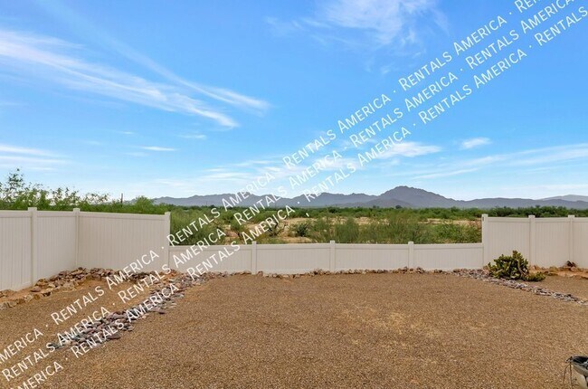 Building Photo - Solar home on Southwest side with amazing ...
