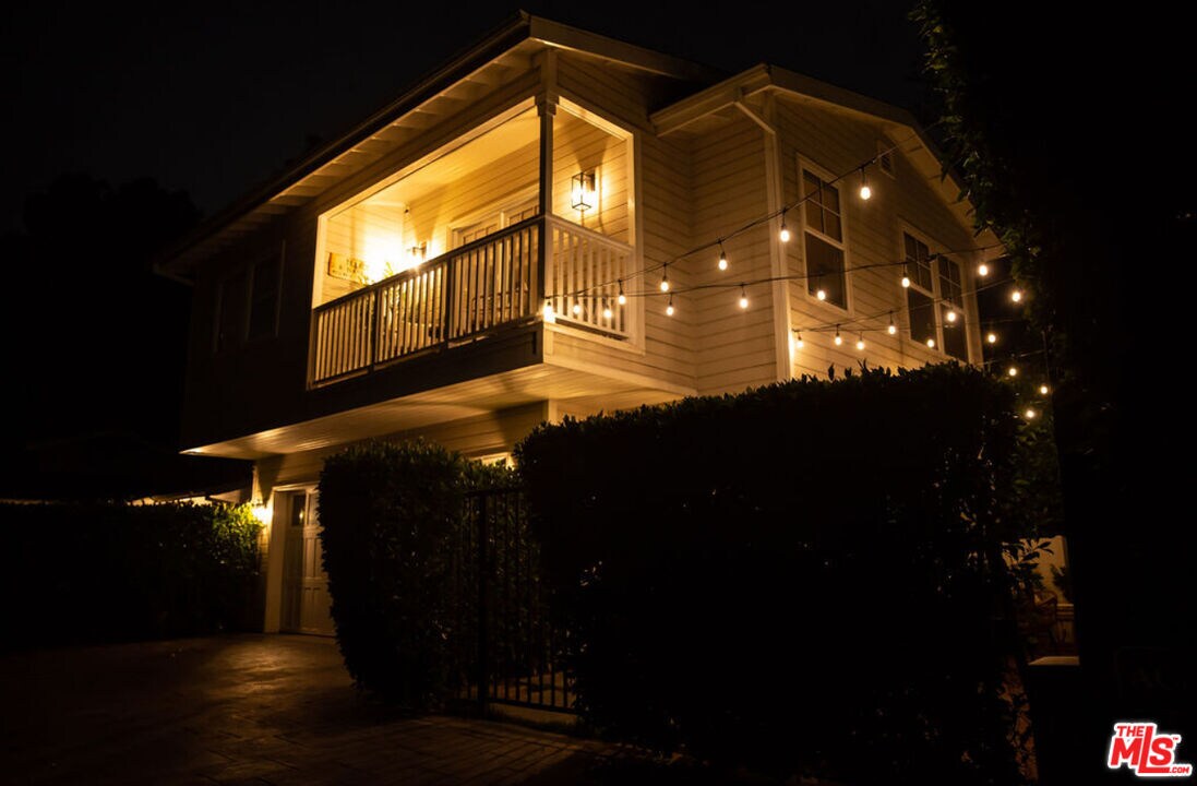 Primary Photo - 2573 Beachwood Dr