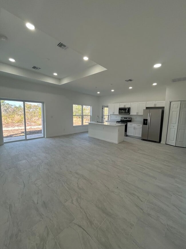 Building Photo - JUST BUILT! Spacious 4Bd /2Ba /2CG Single Family Home