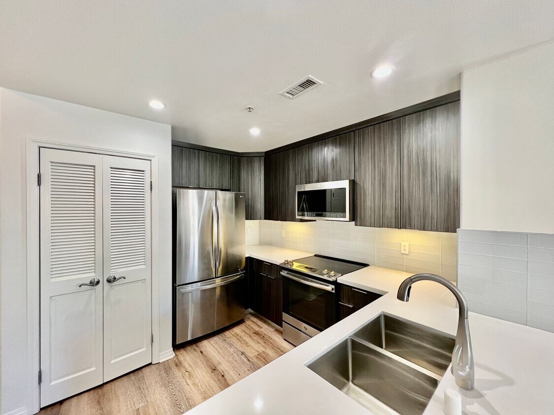Primary Photo - Beautiful 3B/2BA Condo in Little Italy w/ ...