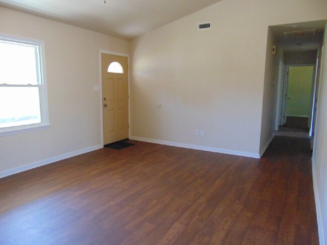 Foto del edificio - 331 McCotter Blvd