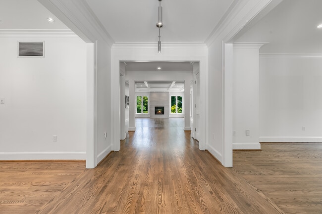 Foto del edificio - 1404 Coventry Ln