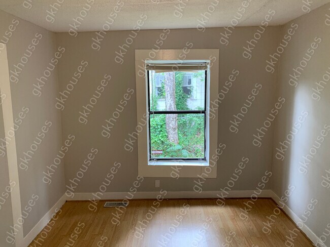 Building Photo - 633 84th St S