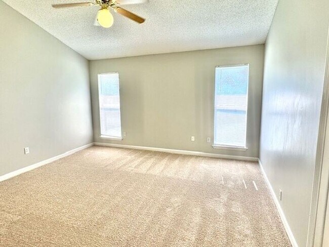 Building Photo - Now Leasing A 3 Bedroom 2 Bath Home In Sou...
