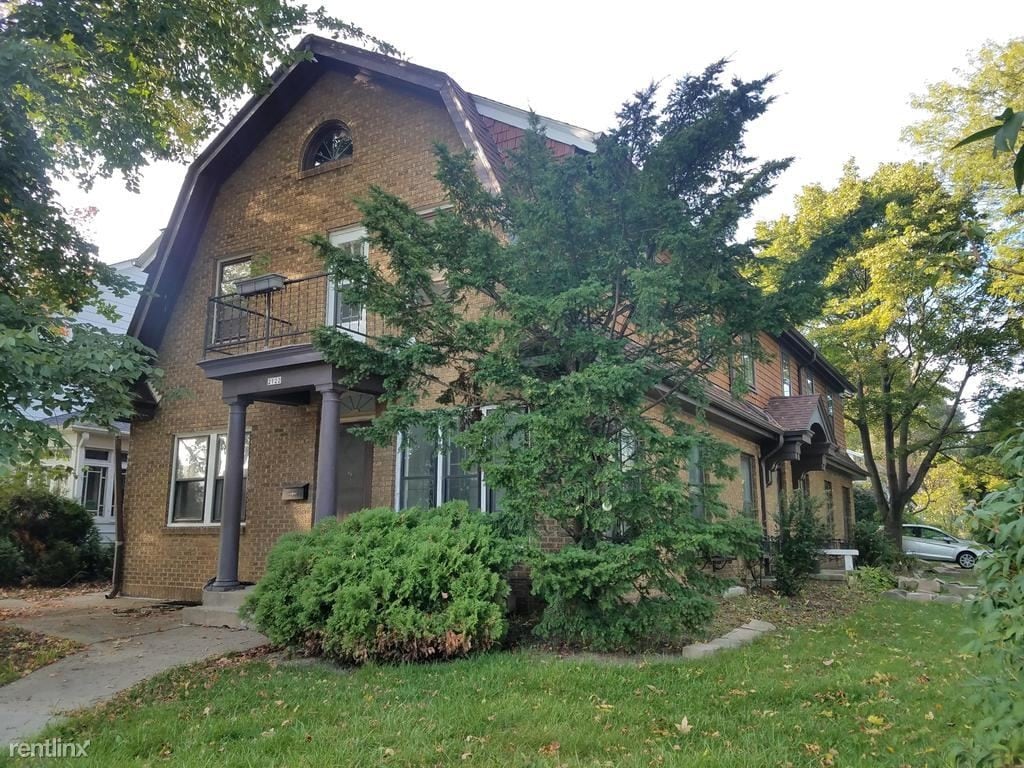 Primary Photo - 2122 E Kenmore Pl
