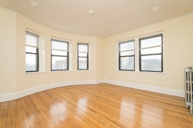 Building Photo - 123 Highland Ave