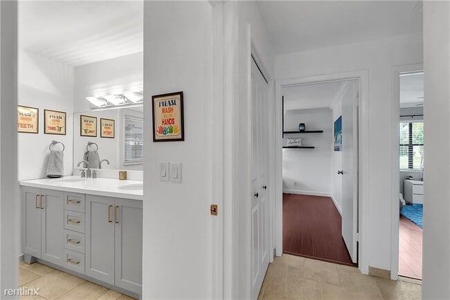 Building Photo - 4 br, 2.5 bath House - 22250 Martella Ave
