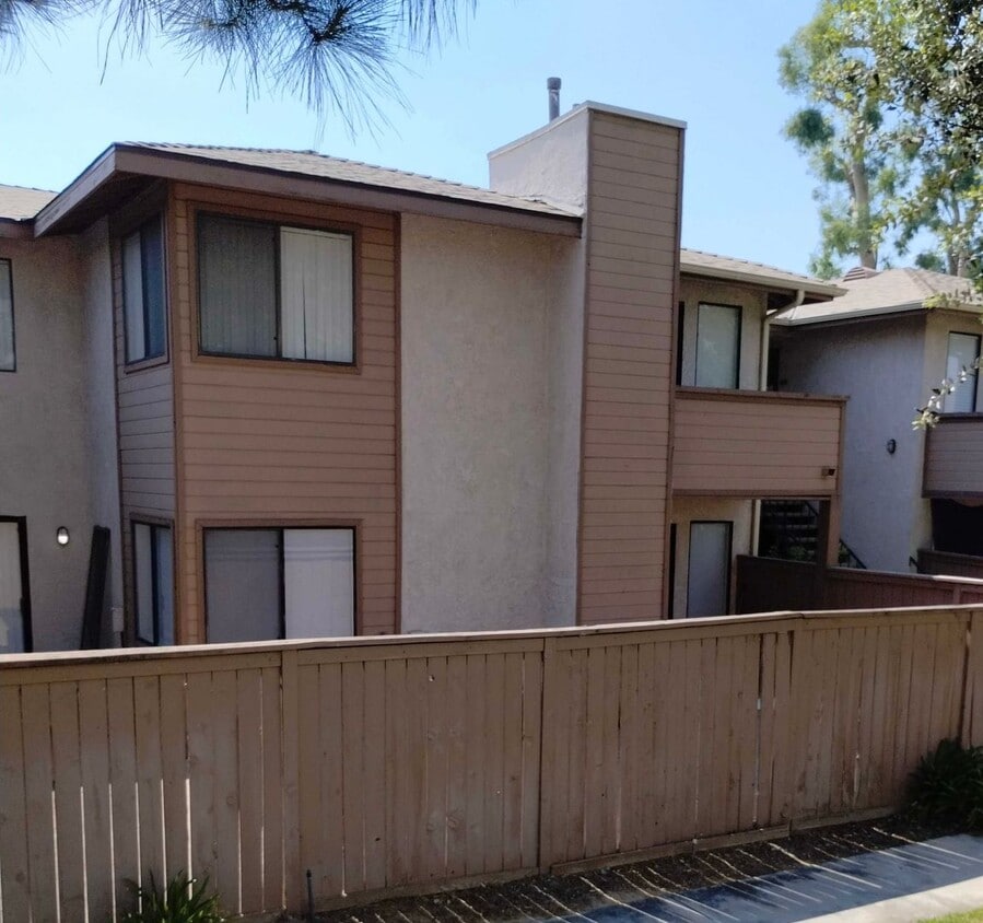 2 Bedroom 1 Bathroom Condo Down Stairs Unit - 2 Bedroom 1 Bathroom Condo Down Stairs Unit