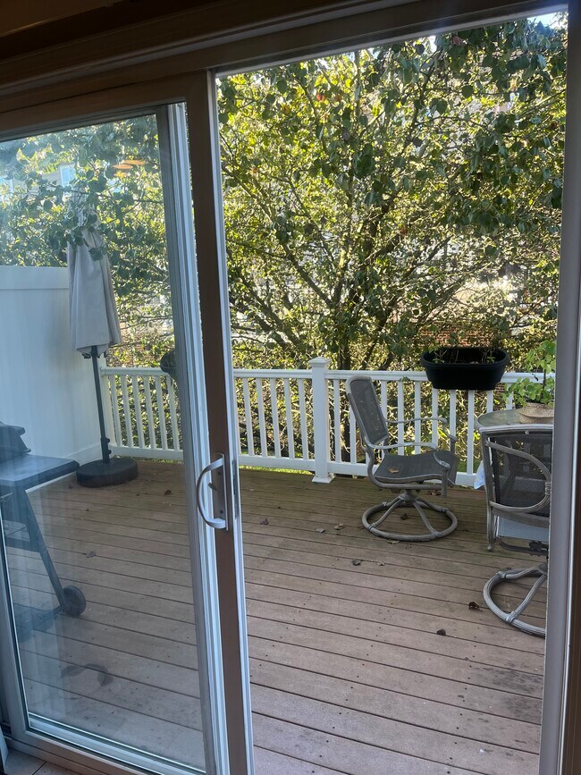 Foto del edificio - 402 Village Pl