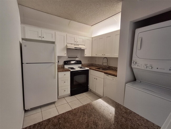 Foto del edificio - 11122 Royal Palm Blvd