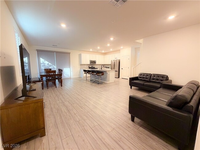 Building Photo - 9827 Cluny Ave