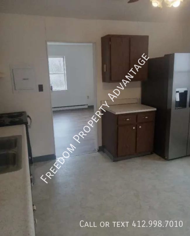 Building Photo - 1943 Broadway Ave